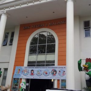 cubicle-toilet-smkn4-malang-1-576x1024